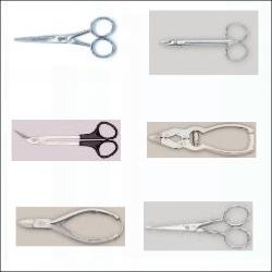 LES CISEAUX ET PINCES POUR L'ESTHETIQUE