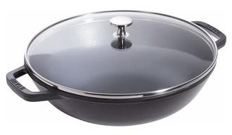 Wok en fonte émaillée Staub noir mat de 30 cm.