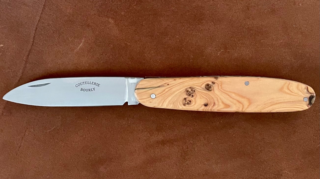 Couteau modèle "Navette" par la Coutellerie Bourly genévrier 12C27