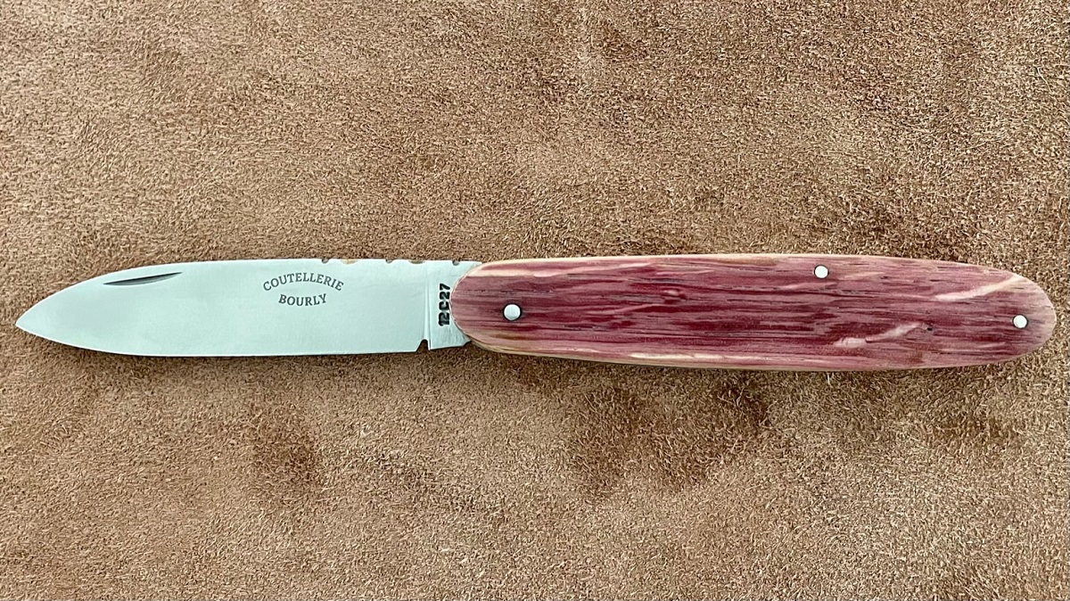 Couteau modèle "Navette" par la Coutellerie Bourly chêne de barrique 12C27