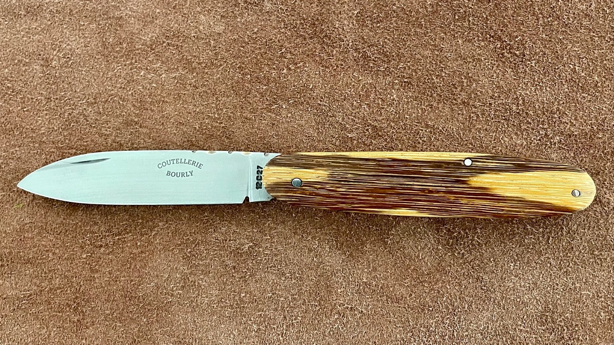 Couteau modèle "Navette" par la Coutellerie Bourly bois de serpent 12C27