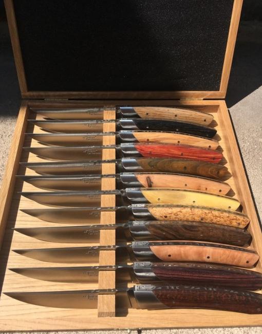 Coffret de 12 couteaux de table par Chambriard - multibois